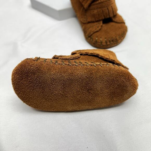 Minnetonka Brown Suede Leather Front Strap Baby Booties Moccasins Size 0 Infant - Picture 5 of 9